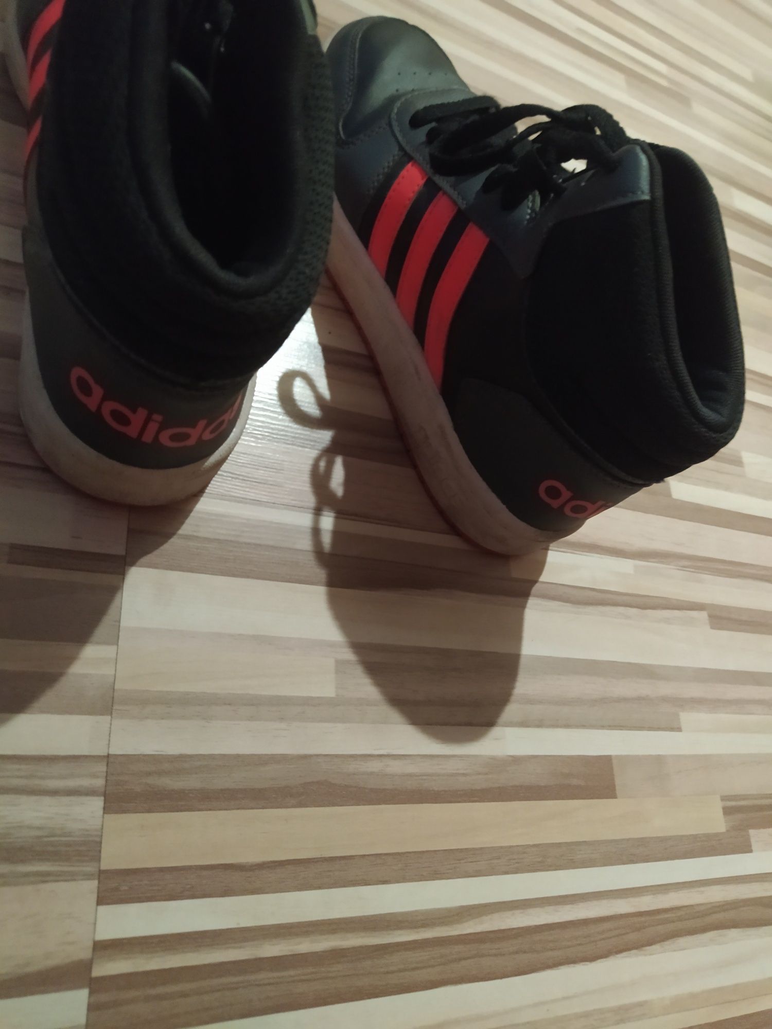 Sprzedam Adidasy rozmiary na metce stan bardzo dobry.