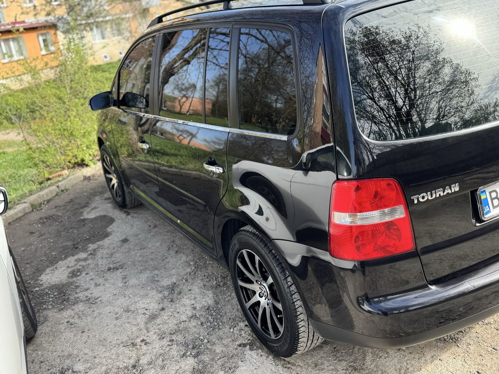 VW Touran 2005 1.6 бензин