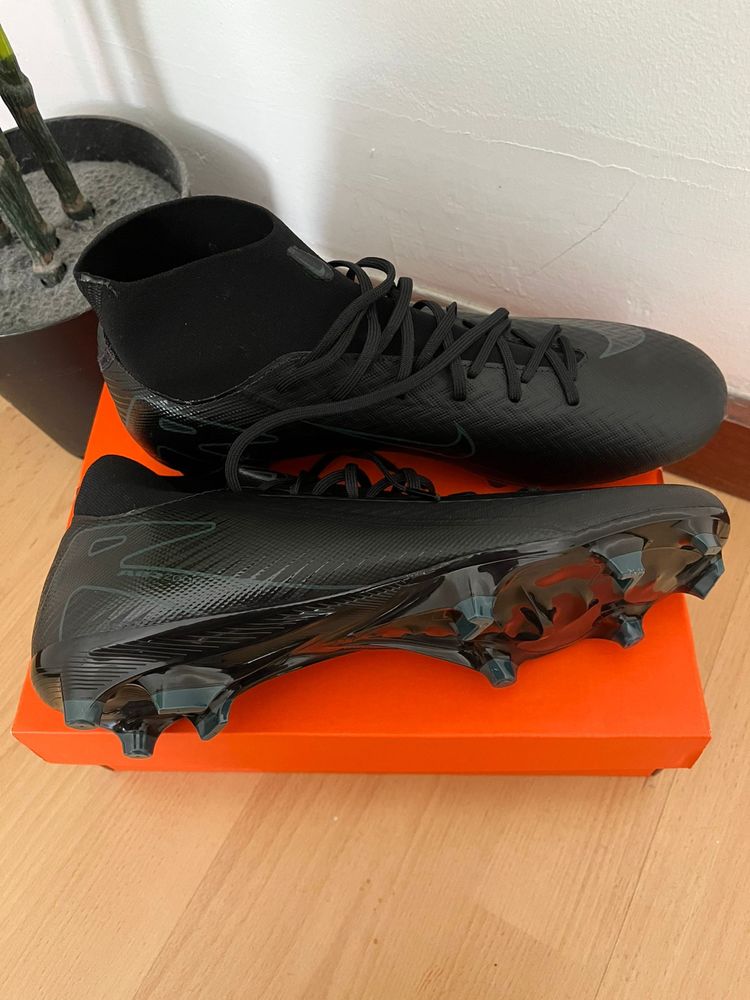 Chuteiras nike mercurial black/Green 43 novas