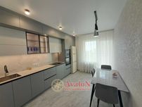 2-к. квартира з ремонтом на Сахарова. Красива , видова, укомлектована.