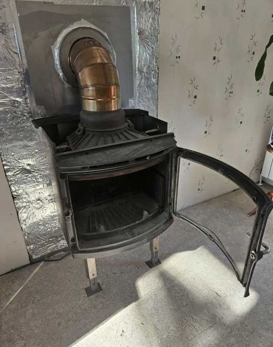 Чугунная каминная топка Jotul
Чавунна камінна топка Jotul