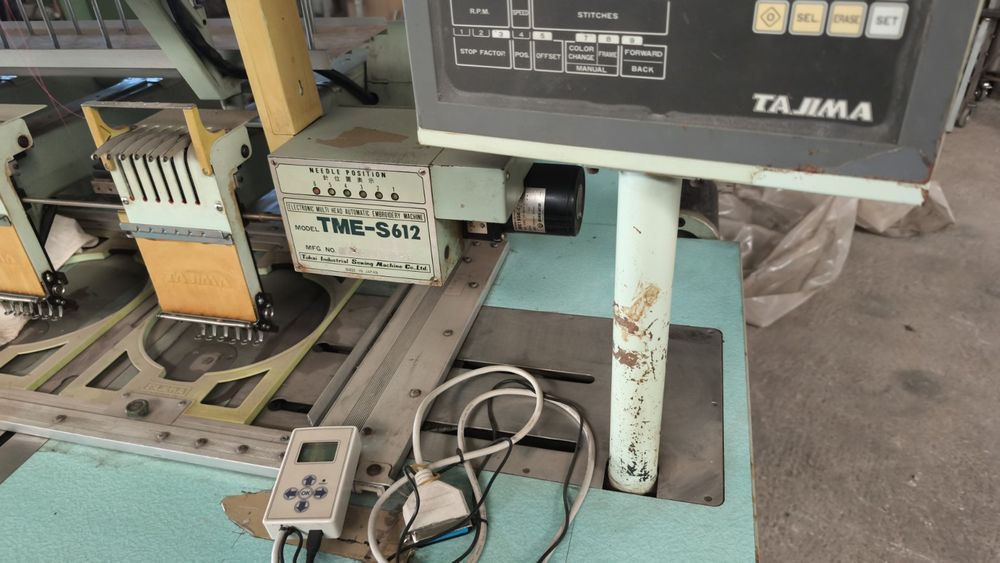 Máquina de bordar tajima