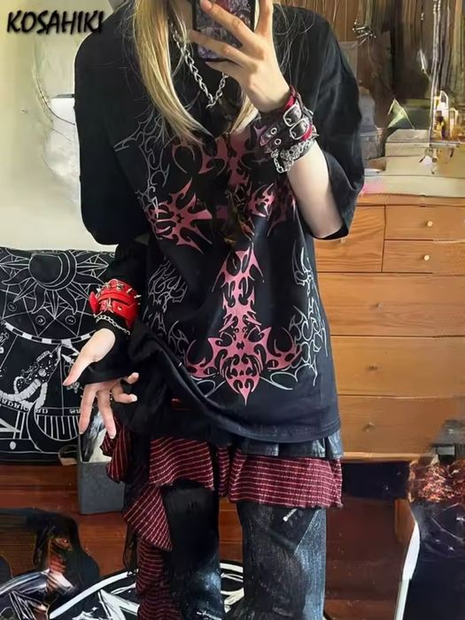 емо панк футблока хрестом в японському стилі