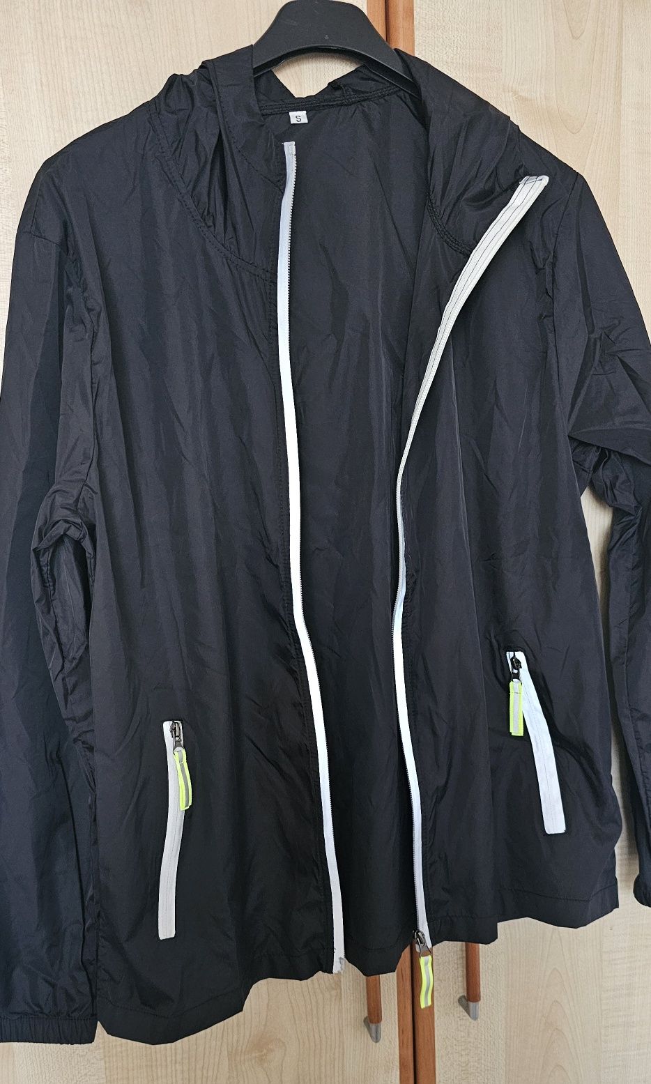 Nowa cieniutka kurtka przeciwdeszczowa,r.M/L