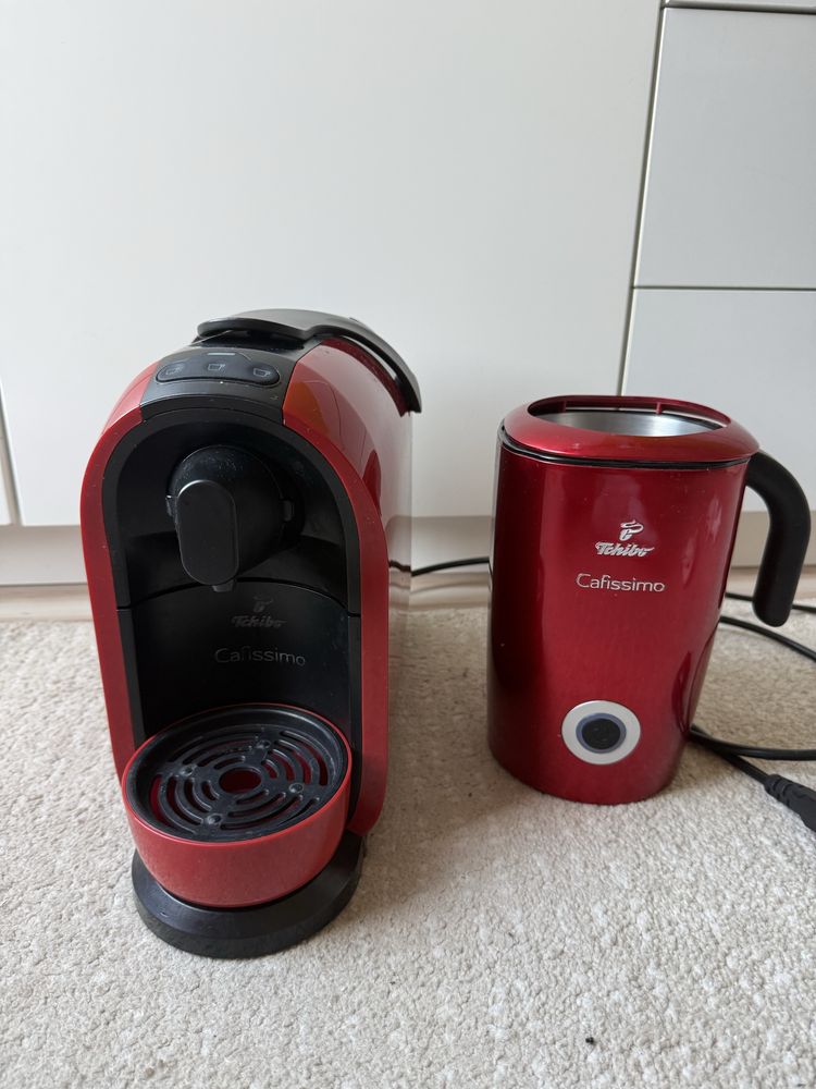 Ekspres kapsułkowy Tchibo Caffisimo + spieniacz do mleka