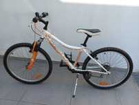 Bicicleta Decathlon Roda 24 oferta capacete