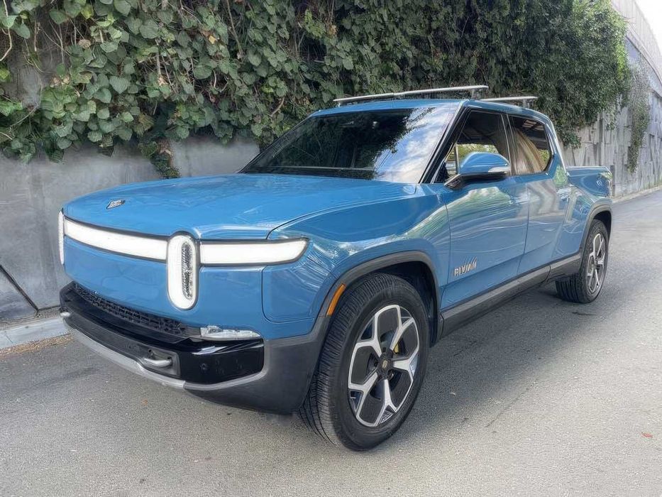 Rivian R1T Adventure      2022