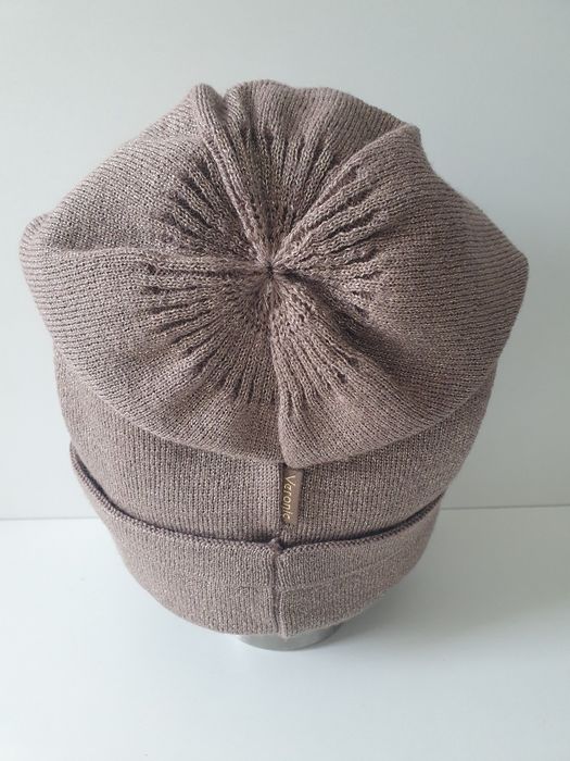 Czapka beanie beżowa z metalicznym połyskiem ocieplana idealna na chło