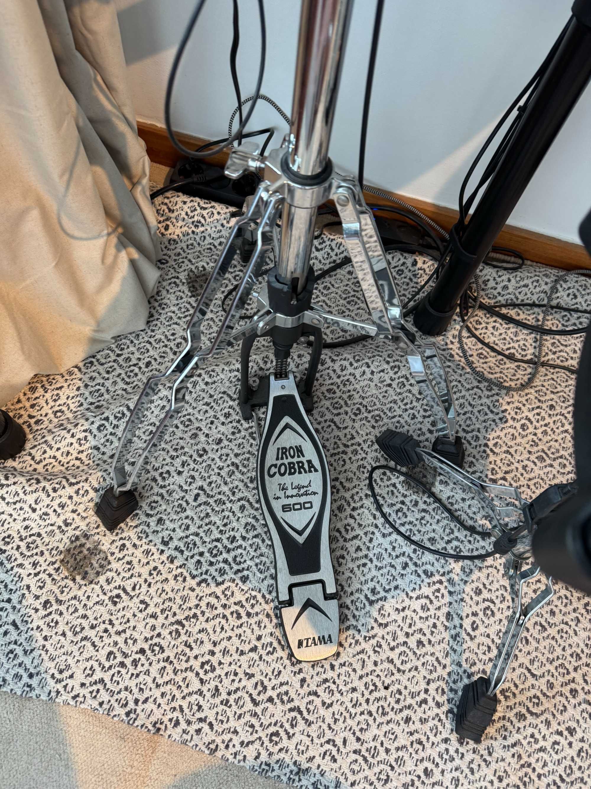 Roland TD27-KV com ferragens Iron Cobra e Stagemaster