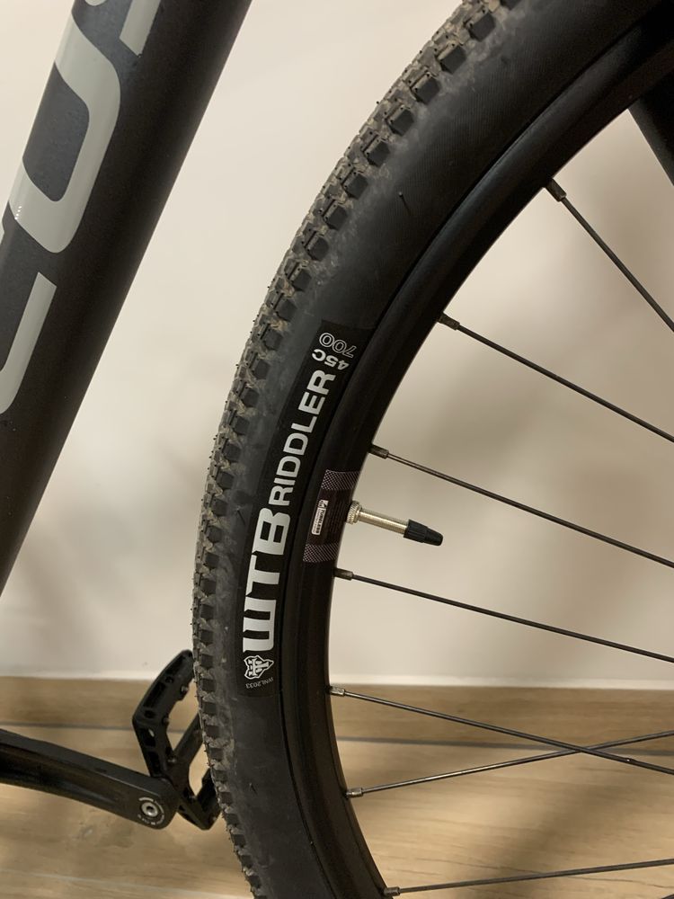 Gravel Focus Atlas 6.7 (rozmiar M, widelec karbon, Shimano GRX 400)