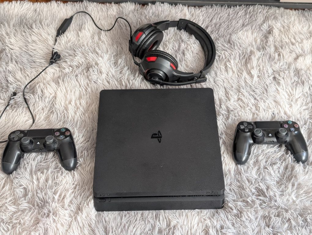 Ps4 Slim 1Tb - 2 comandos - Semi Novo