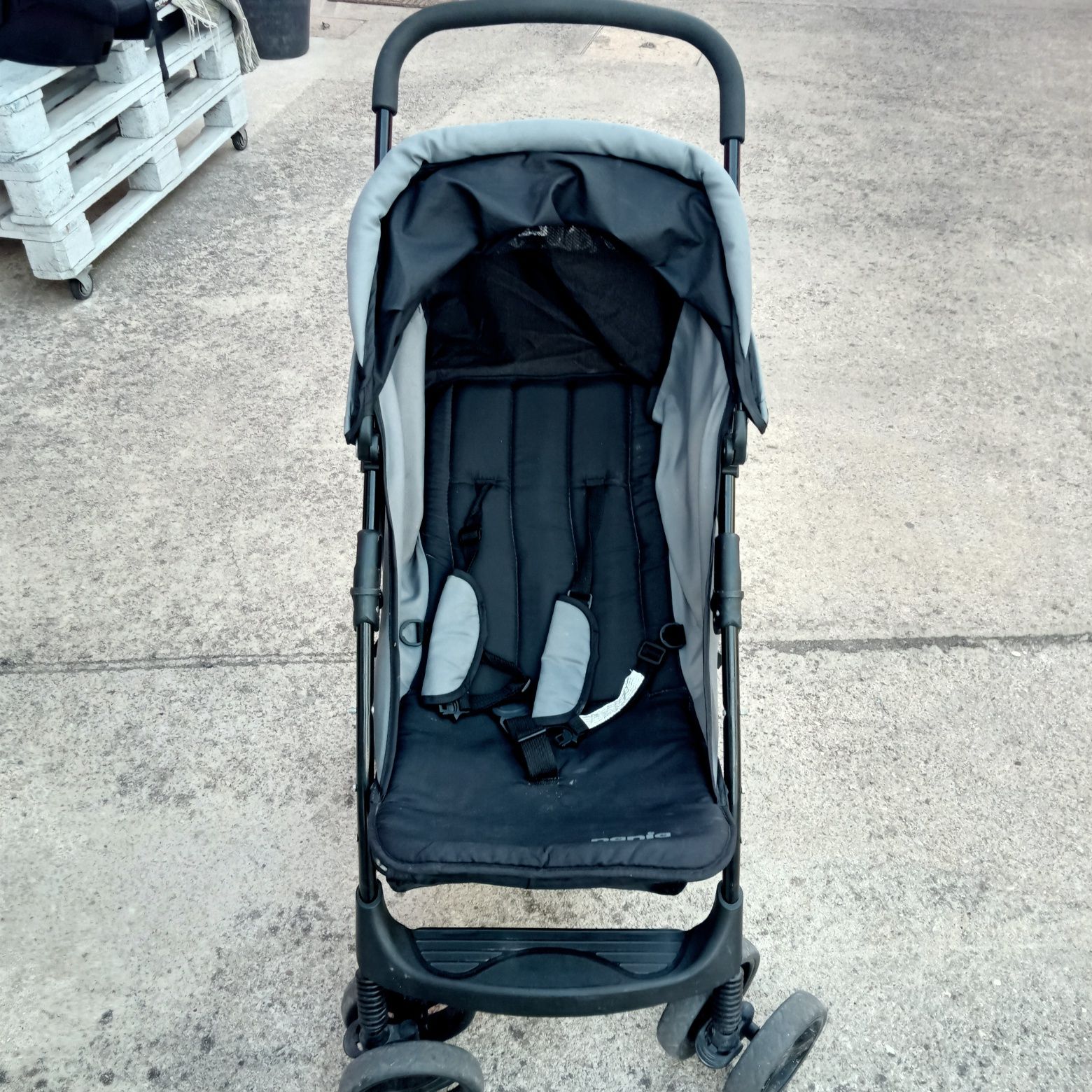 Vendo carrinho de bebê e ovo com pouco uso