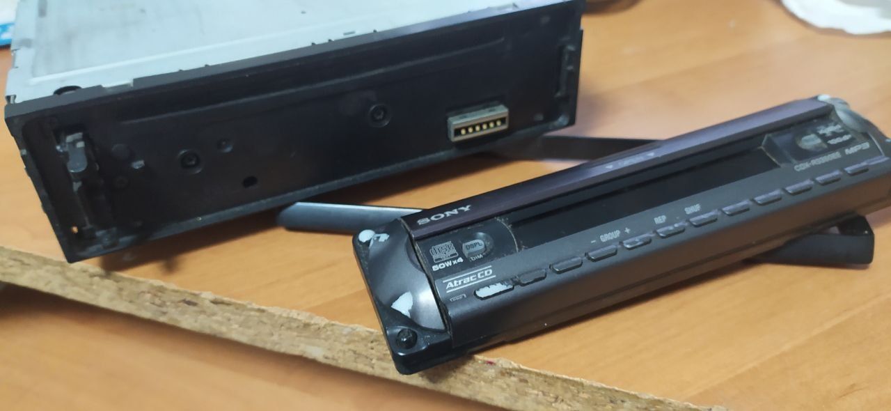 Автомагнитола Sony. CDX-R3350EE