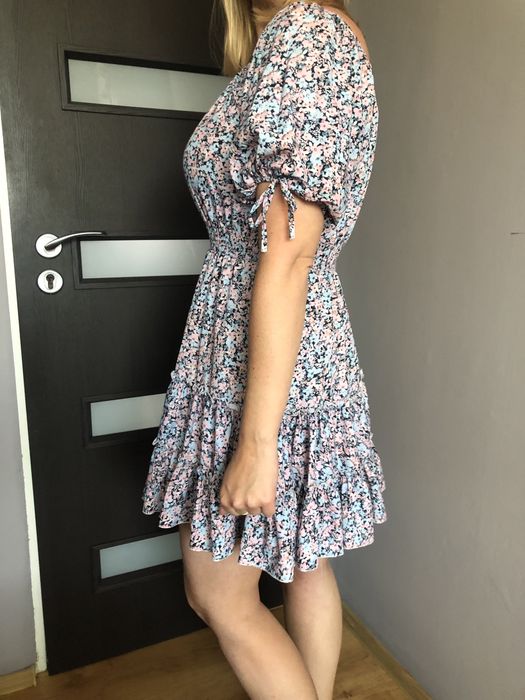 Sukienka w kwiaty letnia M