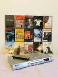 1 Leitor de DVD com comando + 11 bons filmes