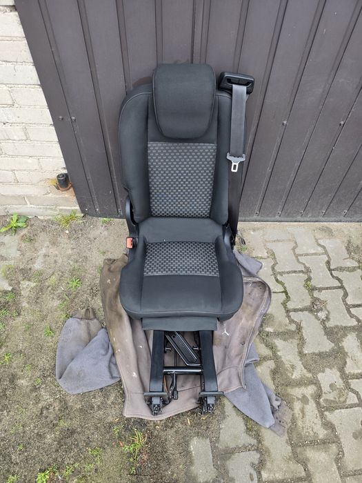 Fotel śrdkowy stolik ford Tourneo Custom  2023r