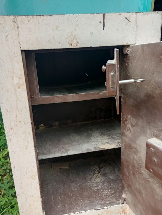 Сейф советский большой