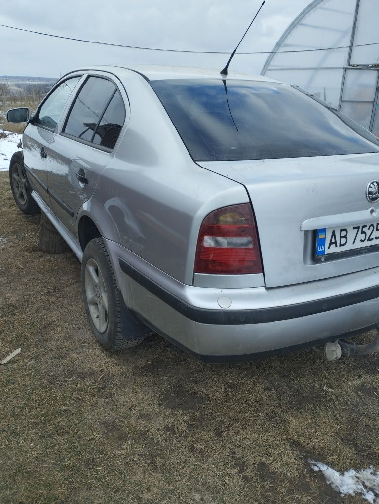 Розбираю шкода октавія тур 1.9