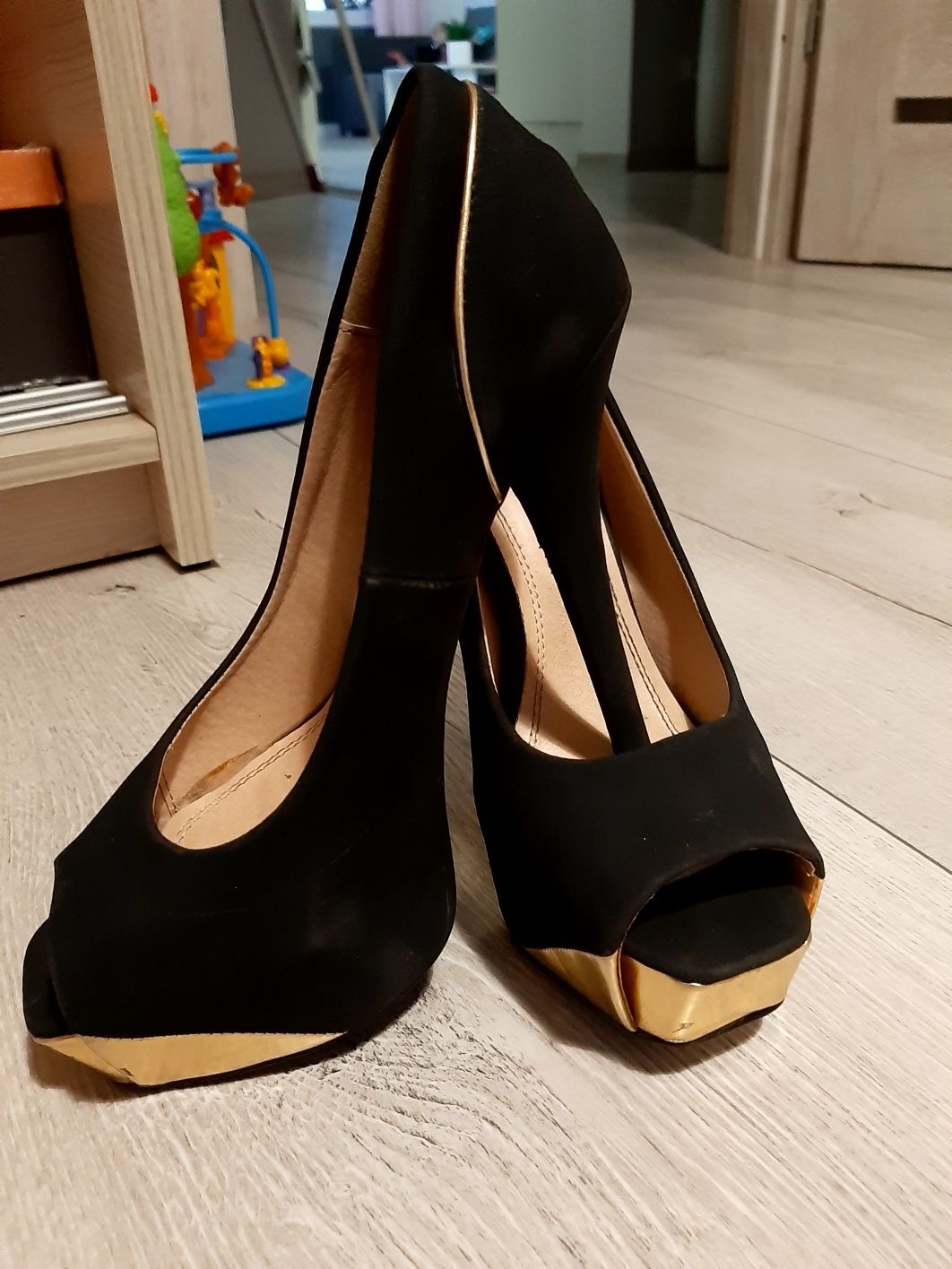 Buty na obcasie. Rozmiar 38