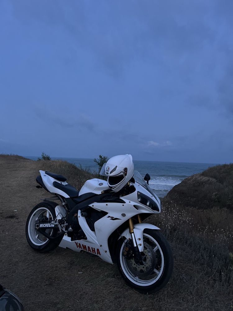 YAMAHA yzf r1.