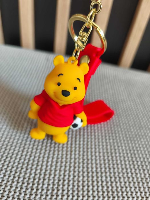 Breloczek zawieszka Kubuś Puchatek piłkarz nowy gadżet zabawka
