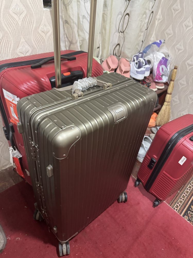 Продам чемодан Rimowa