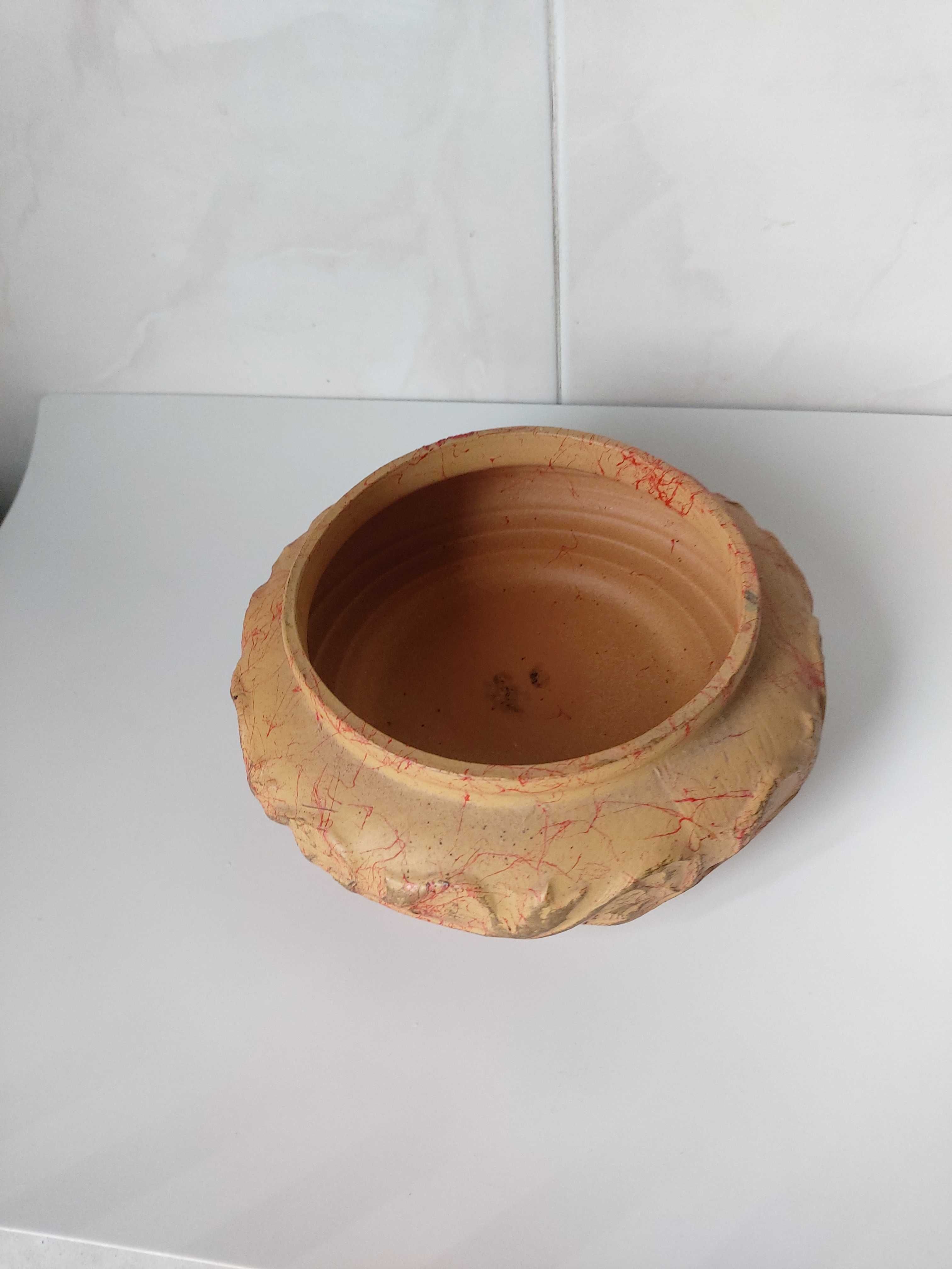 Vaso de barro castanho