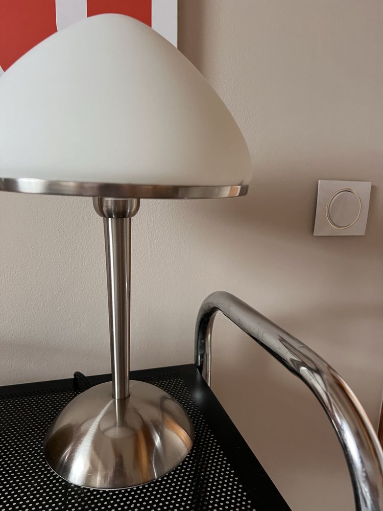 Lampa w stylu bauhaus