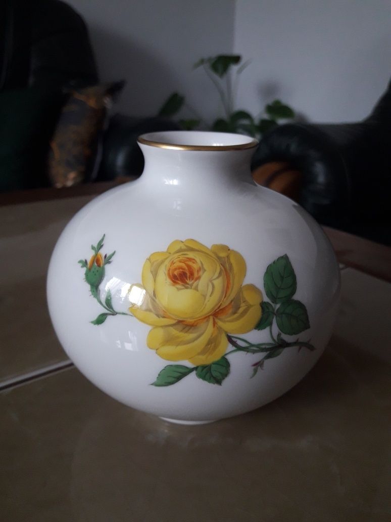 Wazon kula porcelana Meissen " Róża  Miśnieńska "