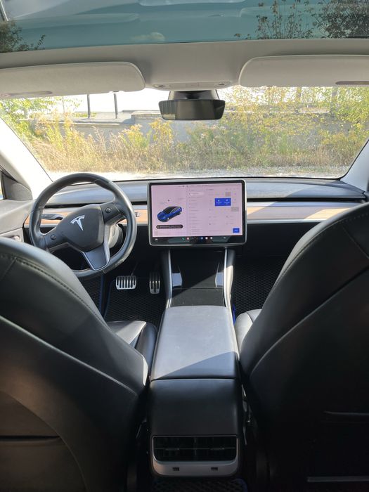 Продам Tesla model 3 конец 18 года