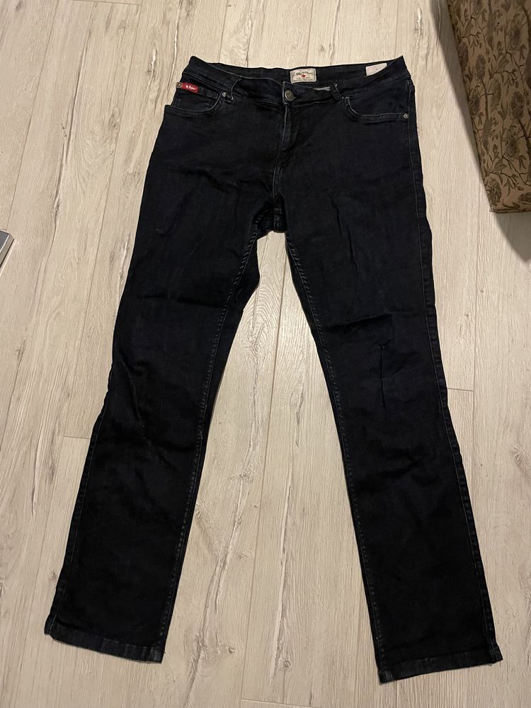 Czarne spodnie chinosy lee cooper