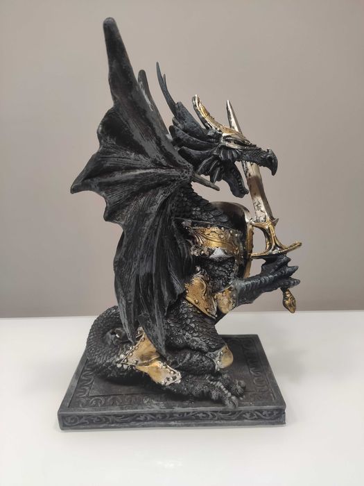 Smok Rzeźba Figura Fantastyka