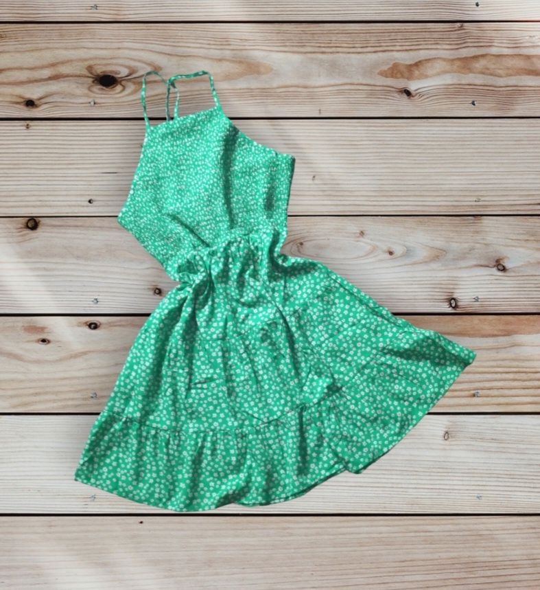 Зелене,яскраве плаття в квітковий принт.
