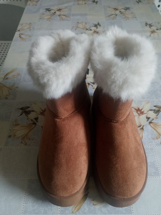 Buty damskie ocieplane z kożuszkiem na grubej podeszwie rozmiar 39