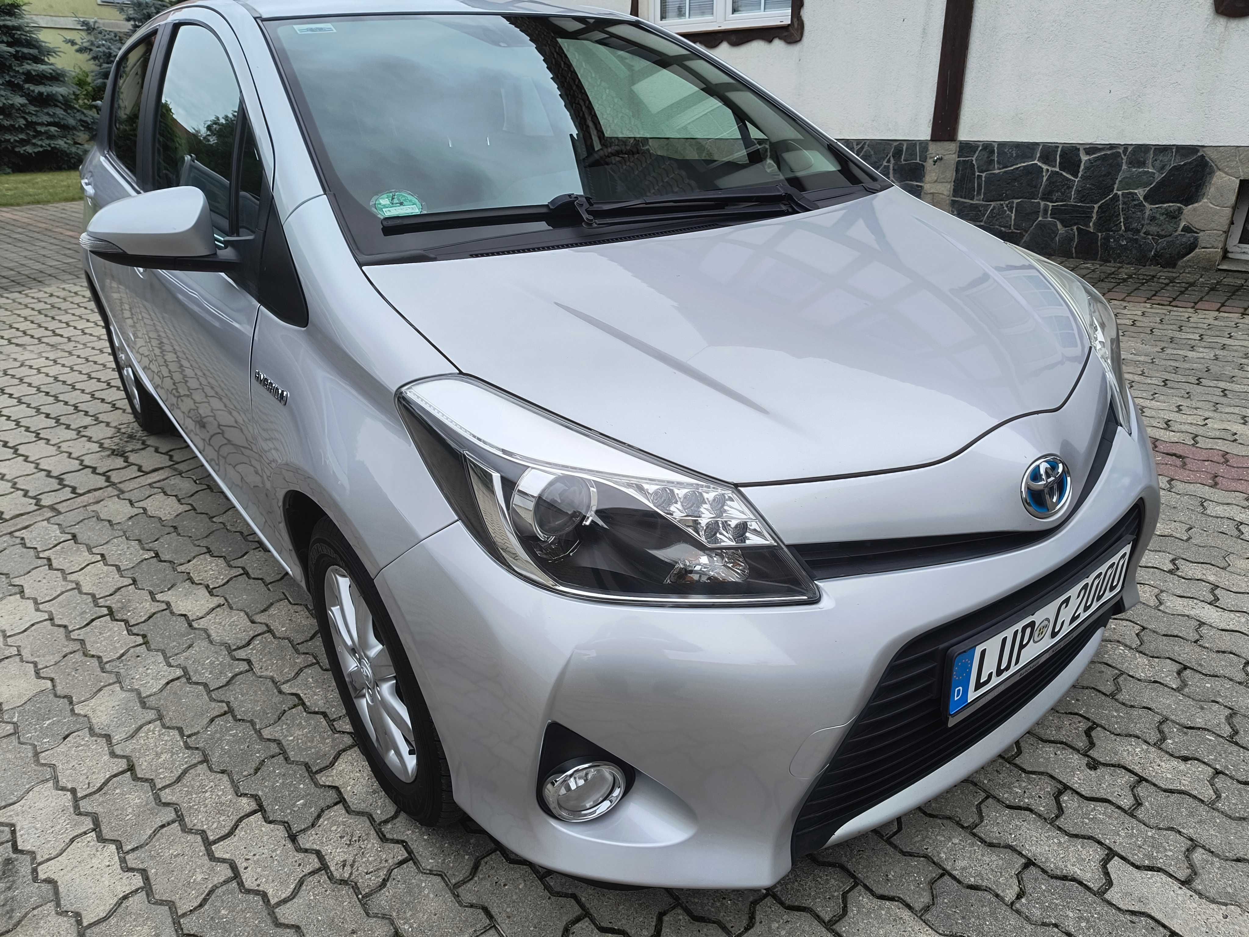 Toyota Yaris 1.5 benzyna Automat Hybryda 2013 r