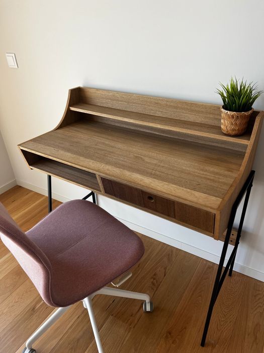 Secretaria e cadeira
