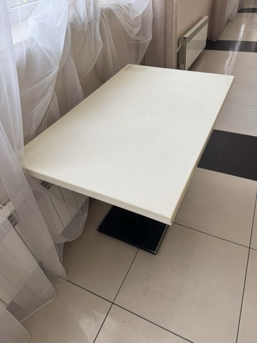 Столи та диванчики у кафе/ресторан