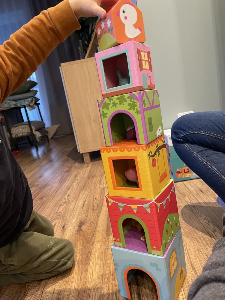 Djeco klocki kartonowe wieża ze zwierzątkami jak nowa