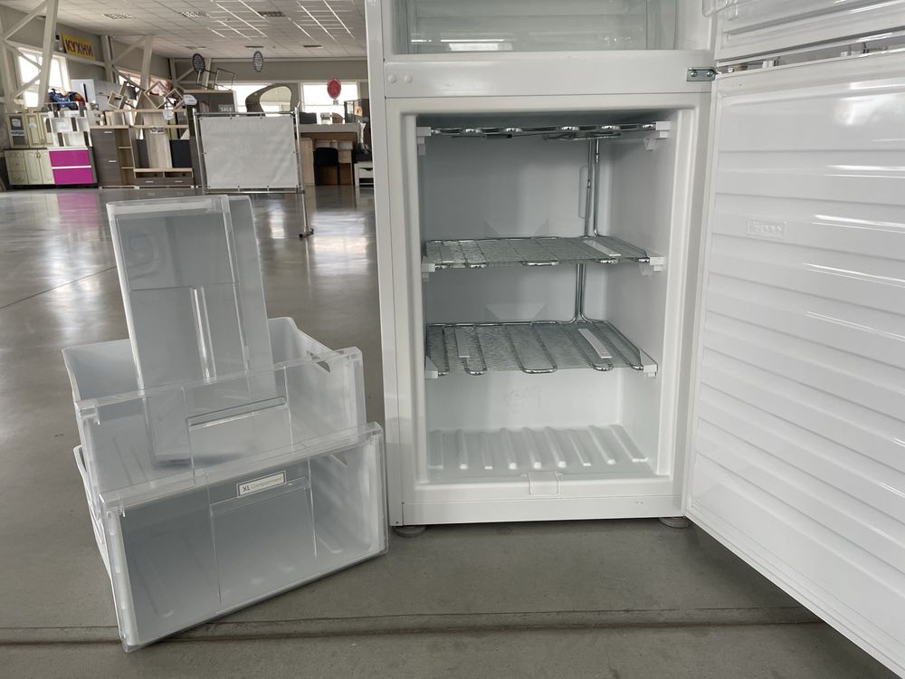 Холодильник двухкамерный Bauknecht из Германии высота 180 см