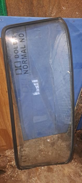 Продам задне скло ВАЗ 2106