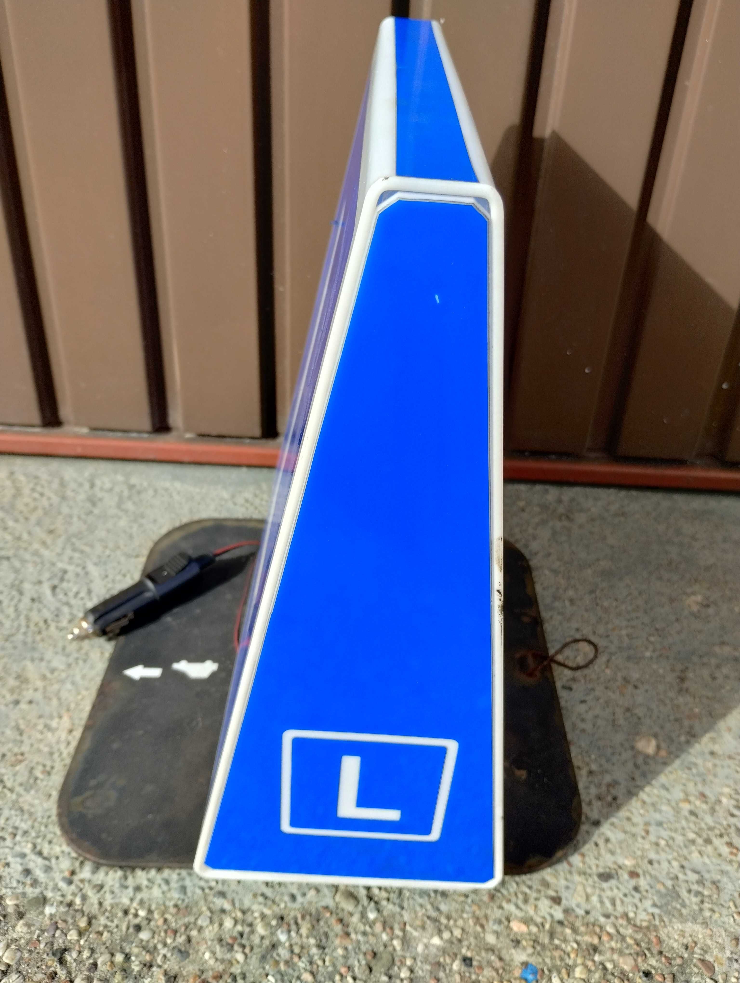 Magnetyczny znak nauki jazdy "L" na auto - podświetlany