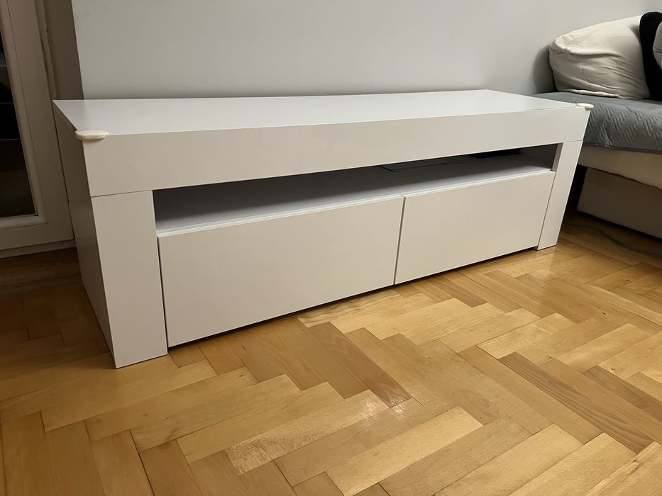 Szafka rtv, biala lakierowane fronty