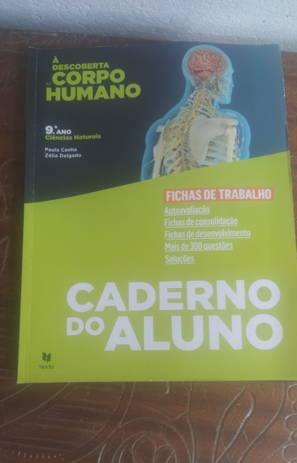 Livros e caderno de atividades de Ciências Naturais 9°ano