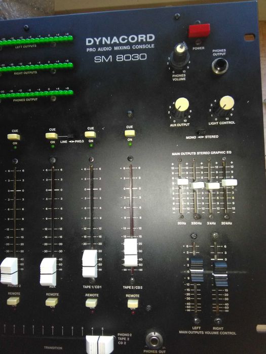 Mesa de som Dynacord SM 8030 com várias  funções