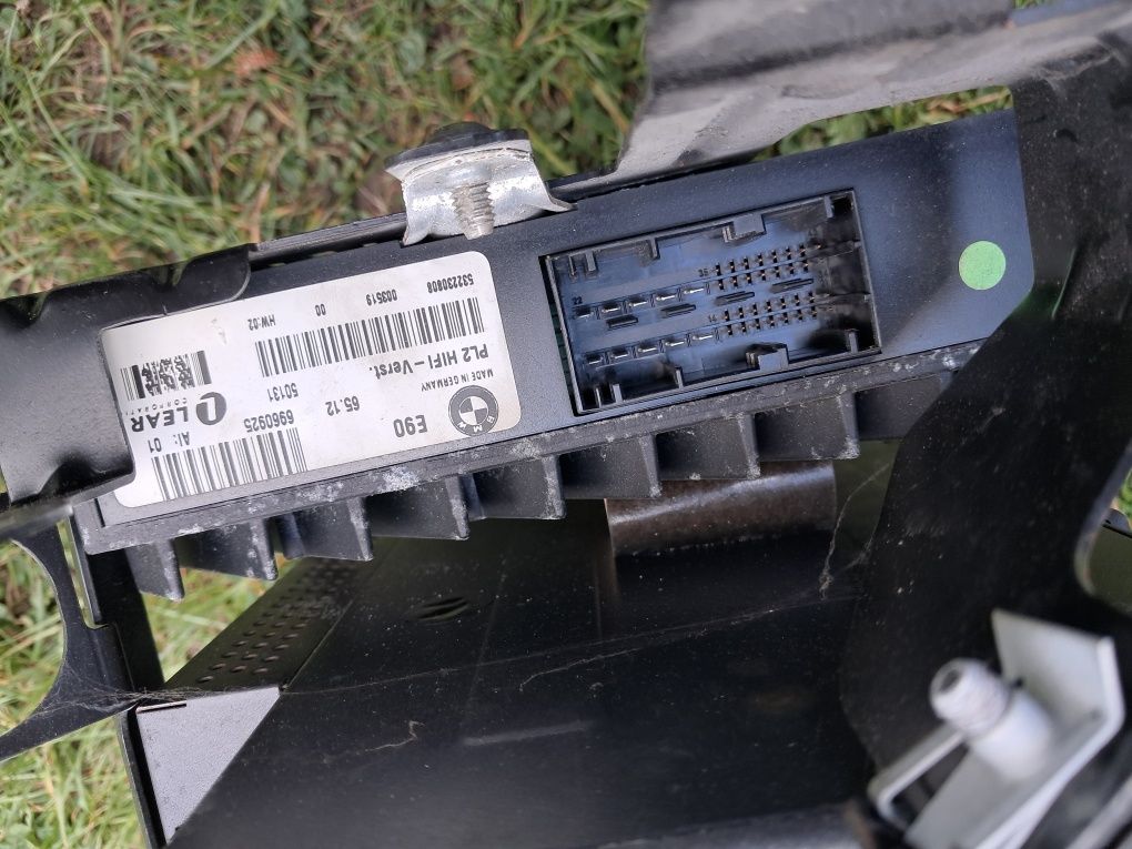Wzmacniacz radia i zmieniarką bmw e90 2005r