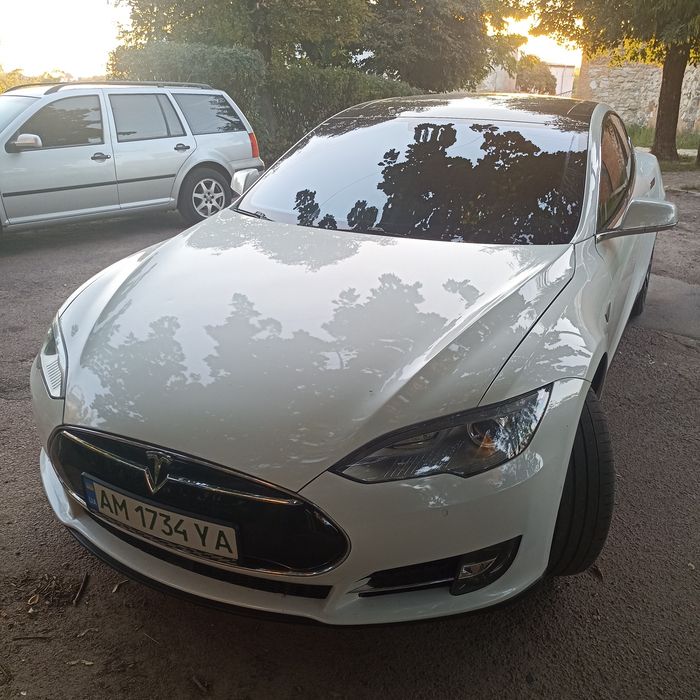 Tesla Model s85d