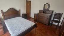 Quarto completo em madeira escura - excelente estado