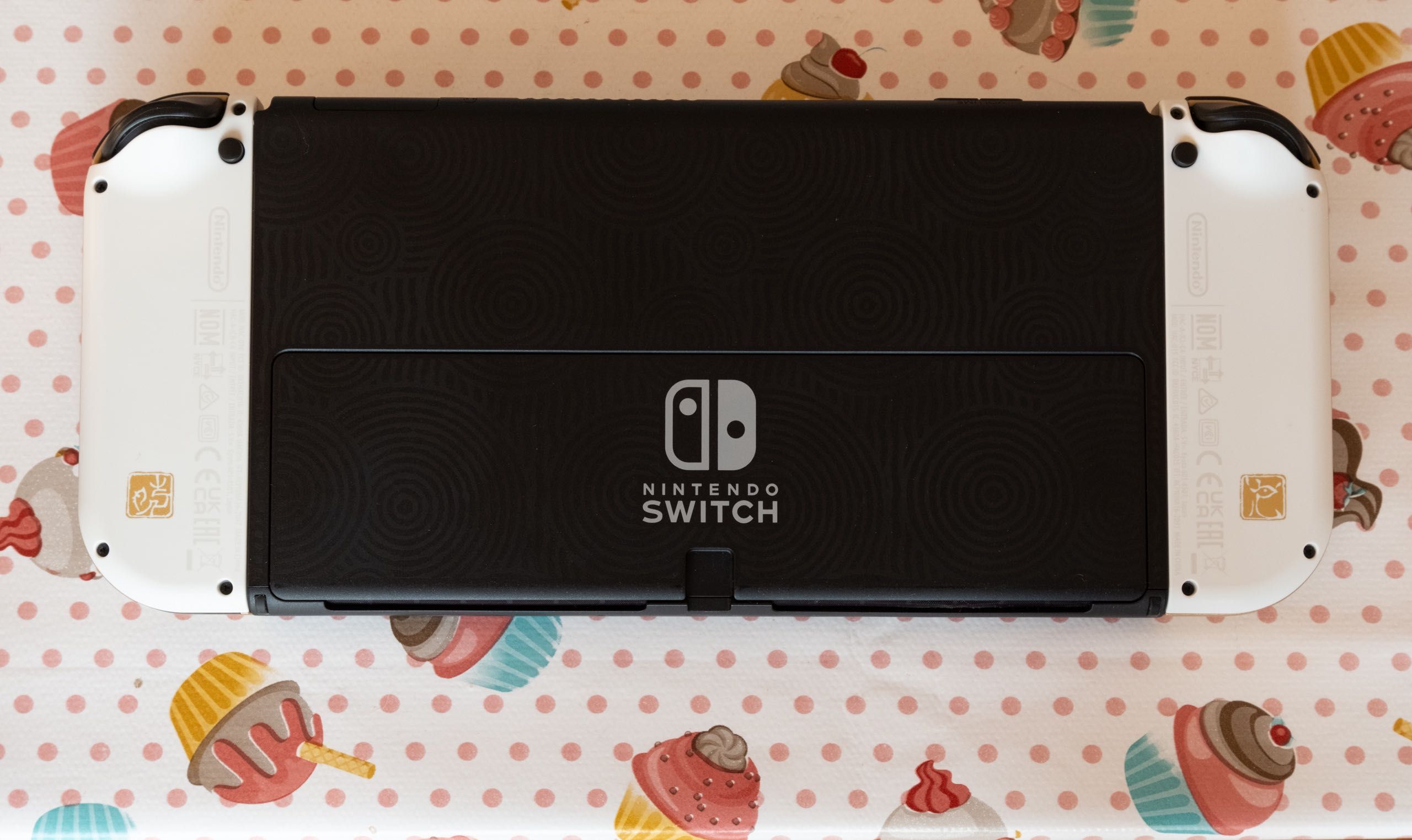 Nintendo Switch OLED (desbloqueada) Zelda TOTK Edition + 256GB SD Case