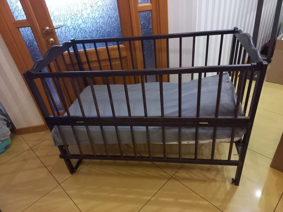 Дитяче ліжечко 1800