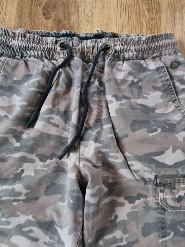 Spodnie joggery moro